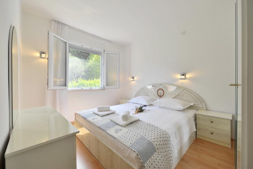 Villa Sarah Supetar Εξωτερικό φωτογραφία