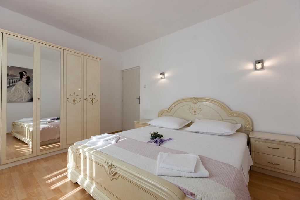 Villa Sarah Supetar Εξωτερικό φωτογραφία